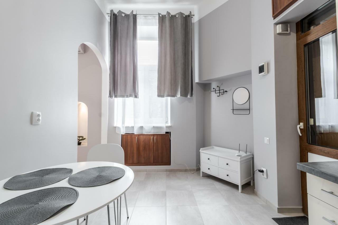 Midwheel Apartment 9 Lviv Exterior photo